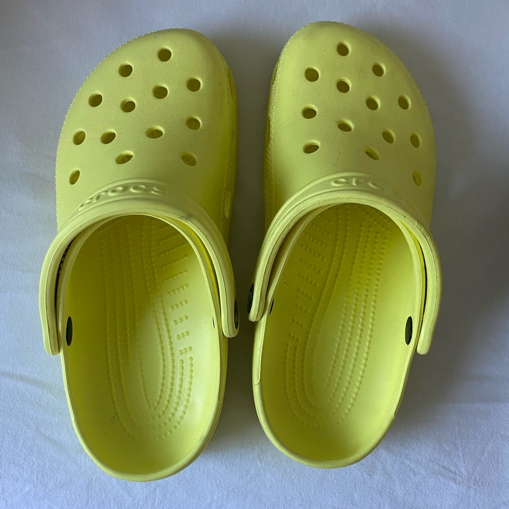 CROCS neon yellow